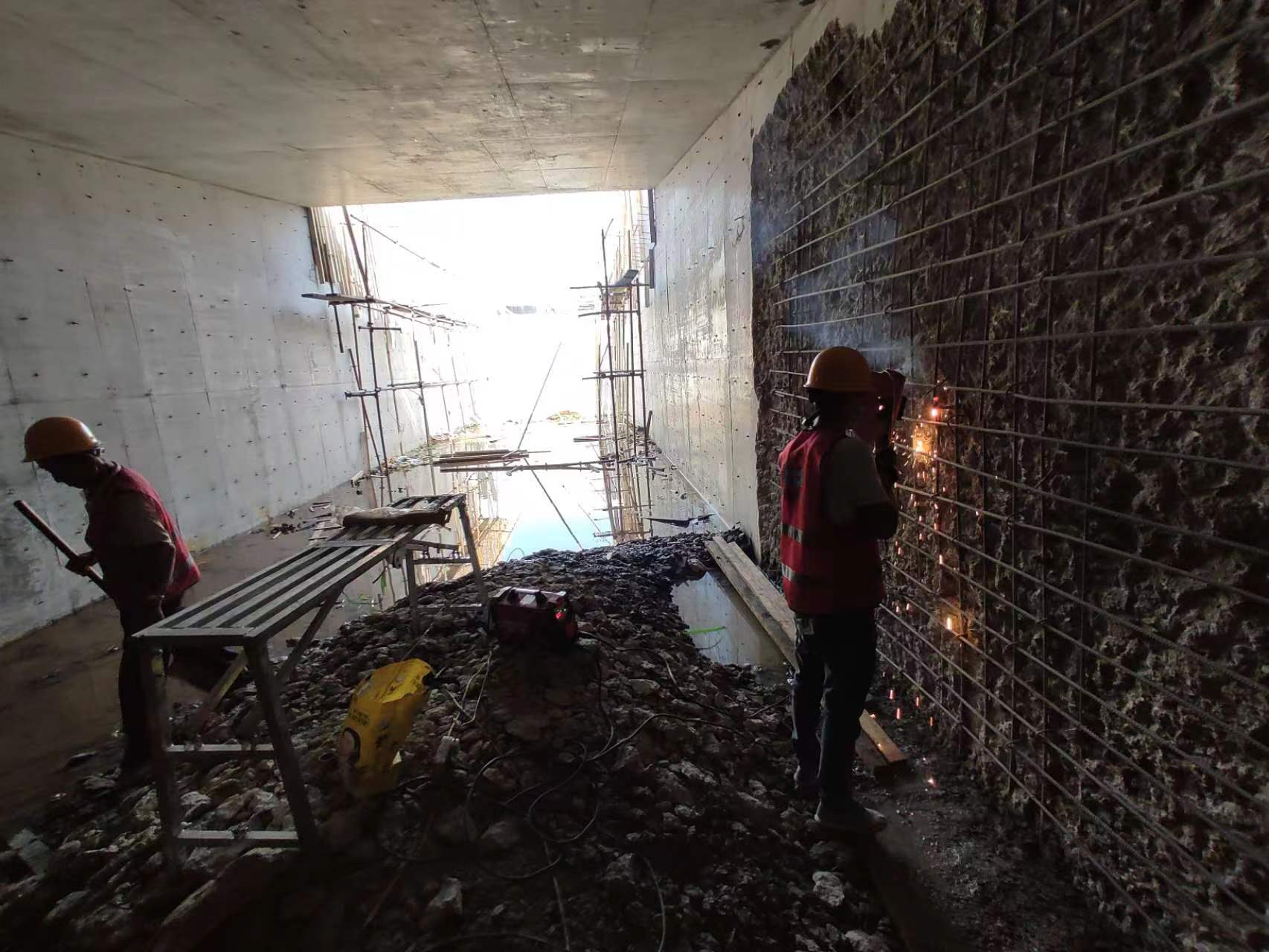泗县挖断承重墙导致楼体开裂，加固施工方案出炉